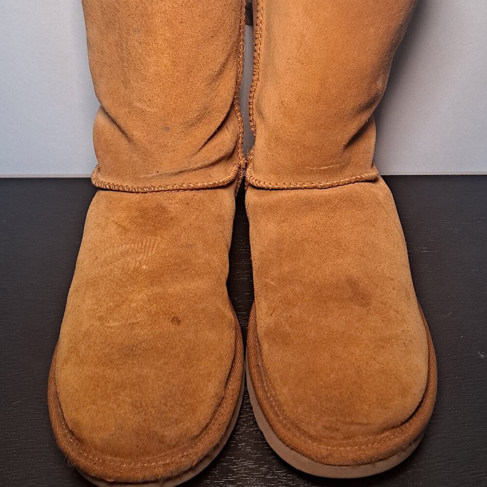 UUGs Bailey Bow II Genuine Shearling Boot Brown Size 6